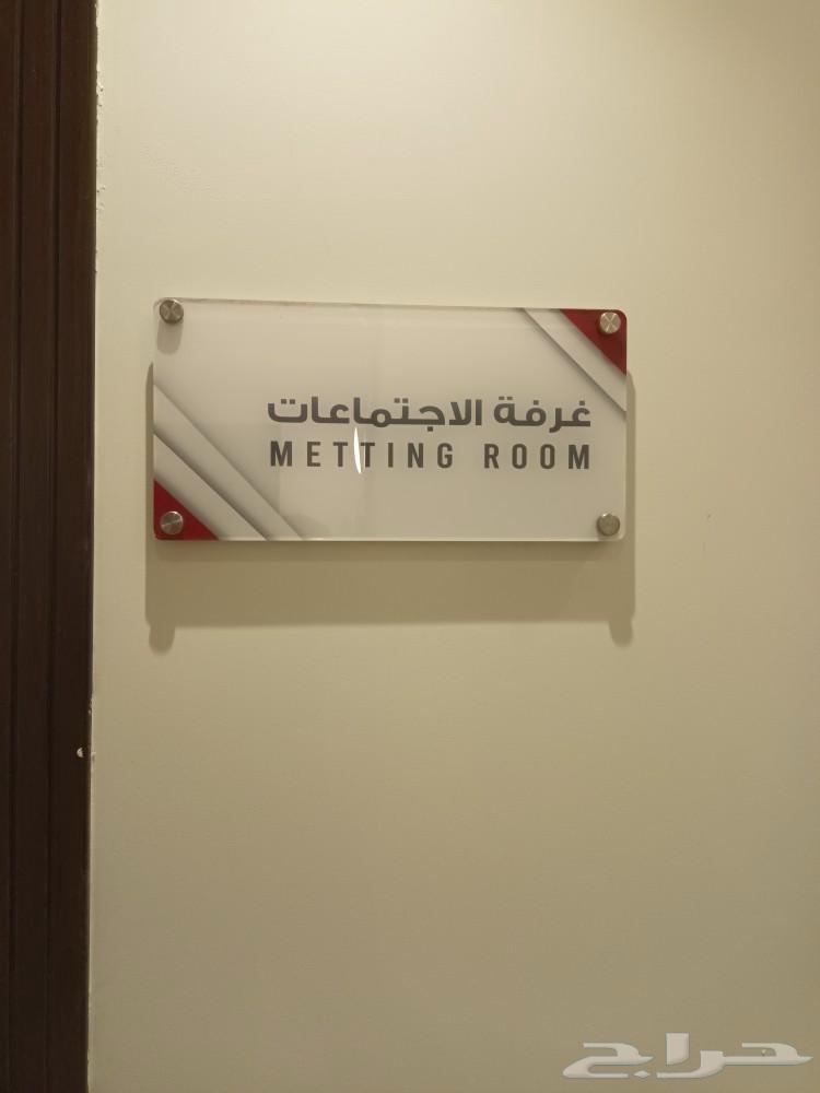 نماذج اعمال واجهات وكلادينج ولوحات اعلانية وبنرات وحروف بارزة